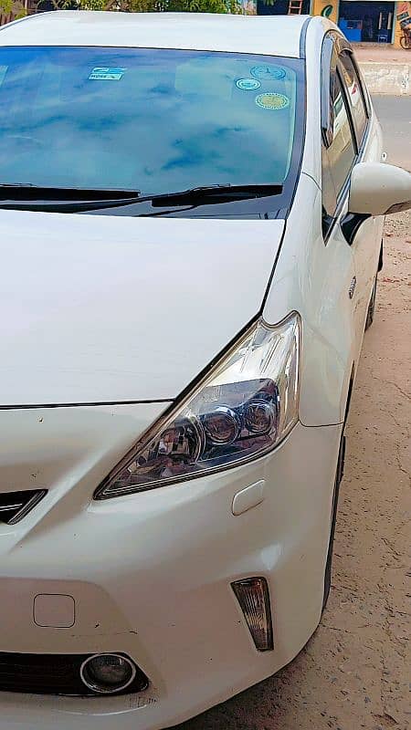 Toyota Prius Alpha 2015 3