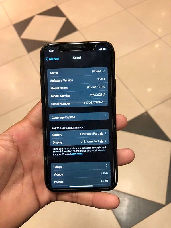 iPhone 11 Pro lush with box Factory unlock 4