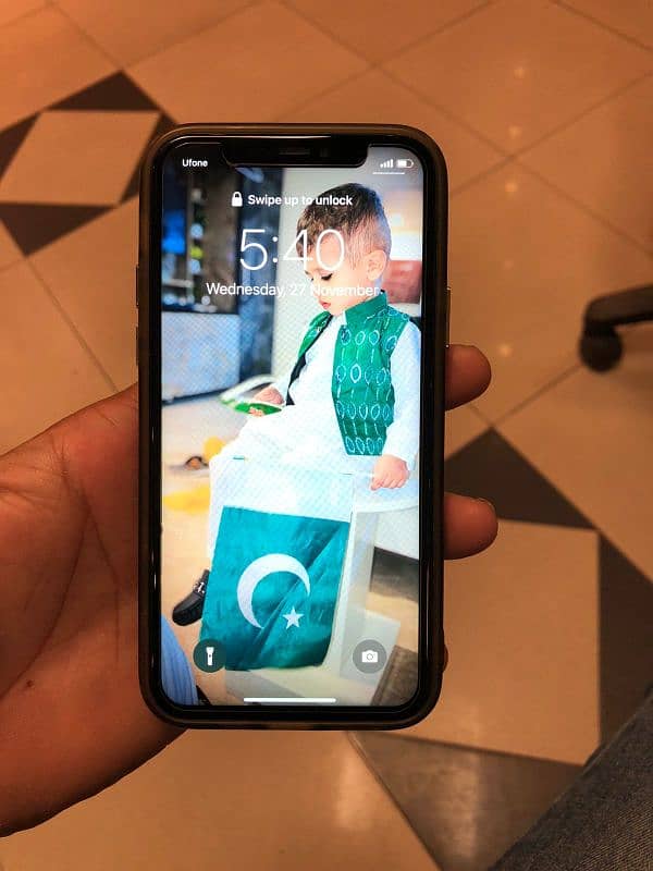 iPhone 11 Pro lush with box Factory unlock 6