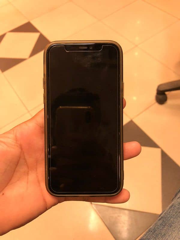 iPhone 11 Pro lush with box Factory unlock 7