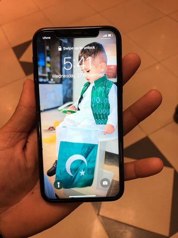 iPhone 11 Pro lush with box Factory unlock 9