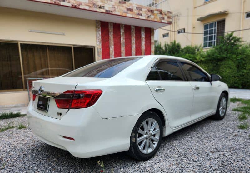 Toyota Camry 2.4 Hybrid 3