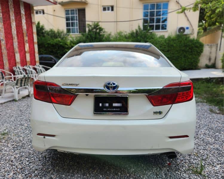 Toyota Camry 2.4 Hybrid 5