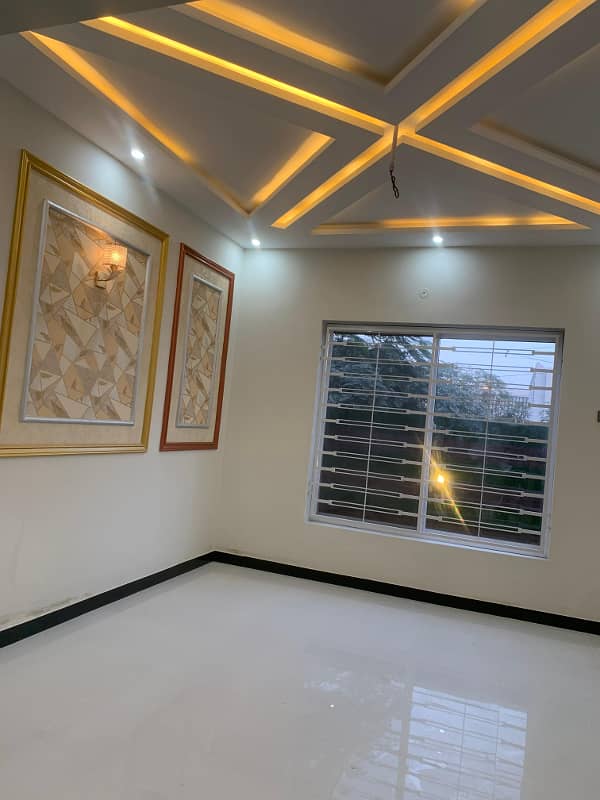 CHEAP AND URGENT 8 MARLA 100 SQUARE FEET HOUSE FOR SALE IN NAZEER GARDEN 9