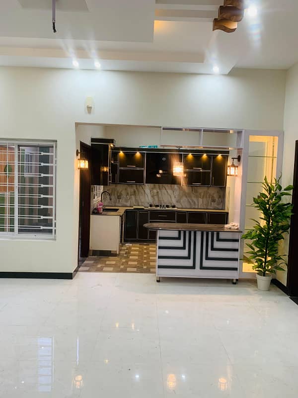 CHEAP AND URGENT 8 MARLA 100 SQUARE FEET HOUSE FOR SALE IN NAZEER GARDEN 18