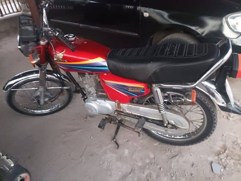 *HONDA CG 125 (2011 MODEL)* 4