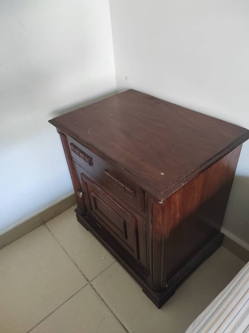 Urgent- 2 single bed 1 side table. Shesham Solid wood. Selling cheap 4