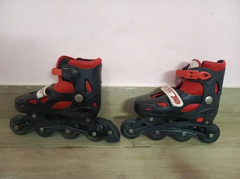 SKATING SHOES WITH ADJUSTABLE SIZE 0