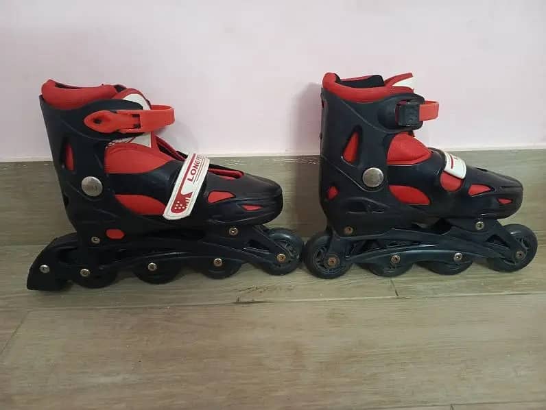 SKATING SHOES WITH ADJUSTABLE SIZE 1