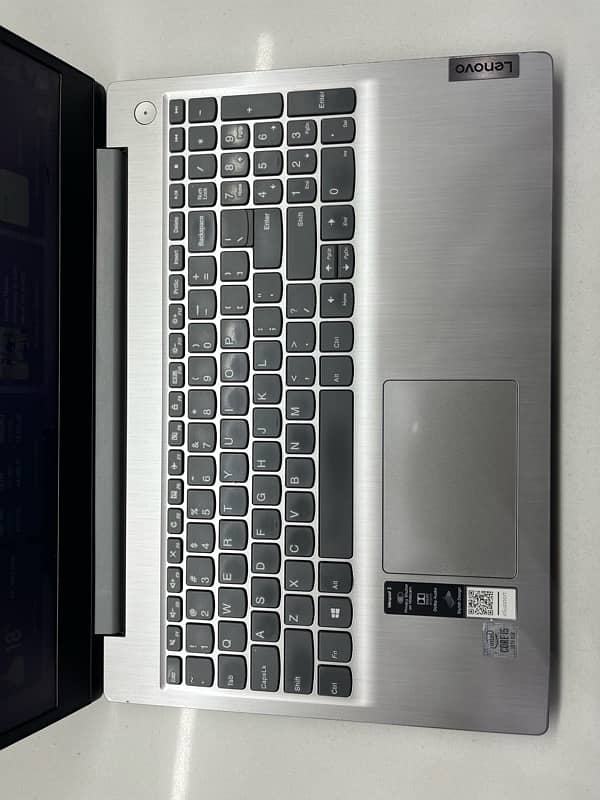 Lenovo IdeaPad Laptop 3 /touch screen/i5-10/12gb 1