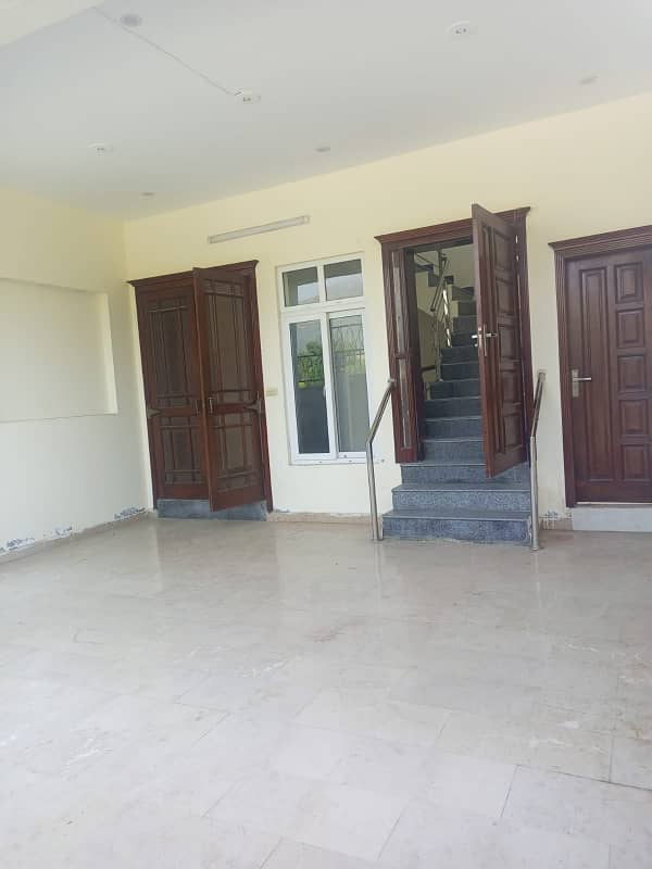 D12 Brand New 8 Marla 4 Bed House 18