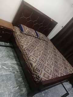 bed set with 2 side tables and dressing table