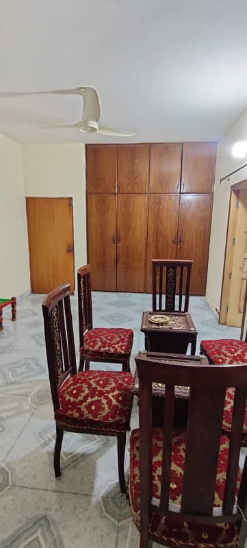 Upper portion of 10 marla for small family with seperate entrance and seperate garage available in model town link road 0