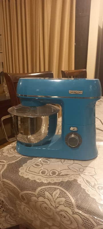 Stand Mixer - Perfect for Baking For Sale 0