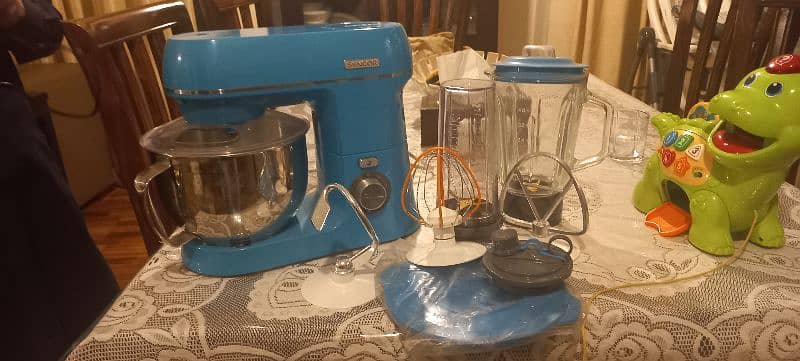 Stand Mixer - Perfect for Baking For Sale 1