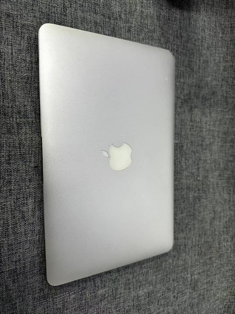 Macbook air 11 inches 2014 3