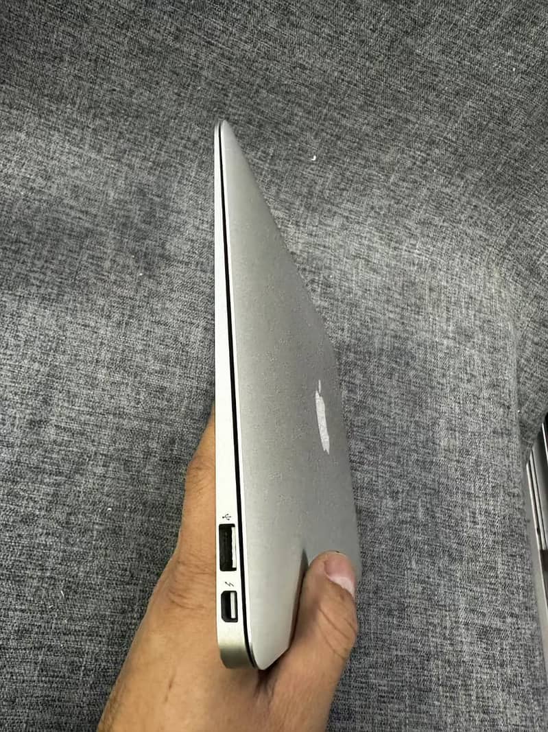 Macbook air 11 inches 2014 7