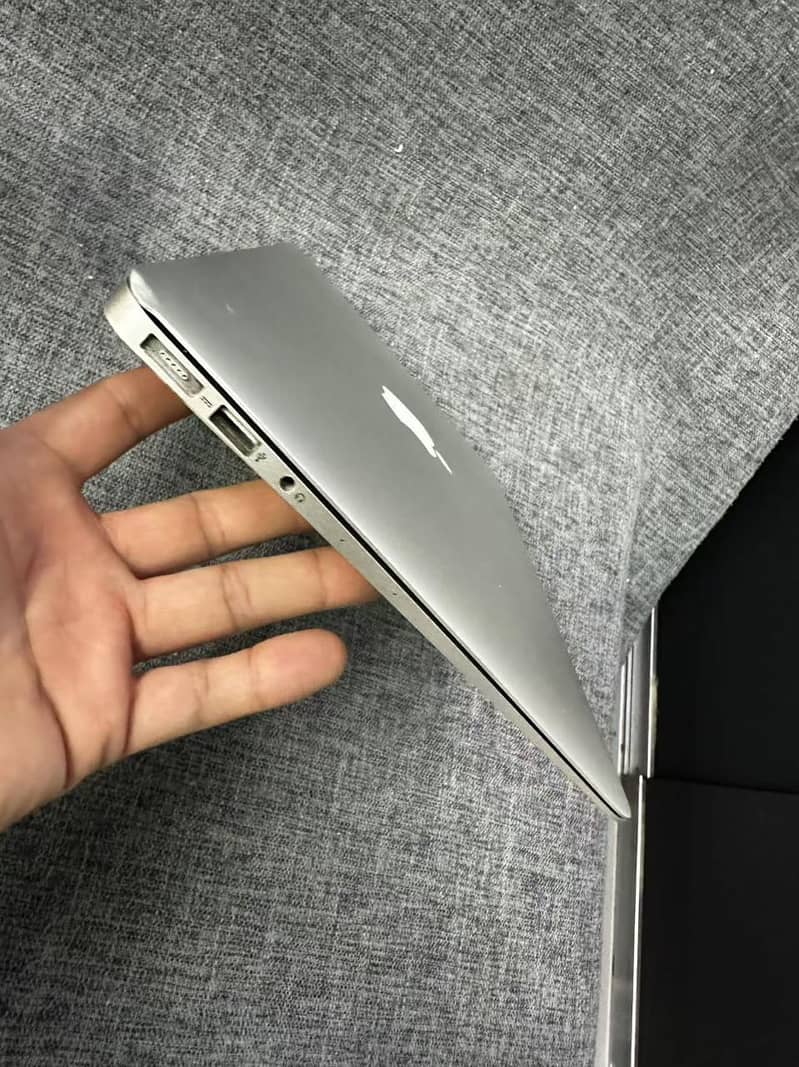 Macbook air 11 inches 2014 8