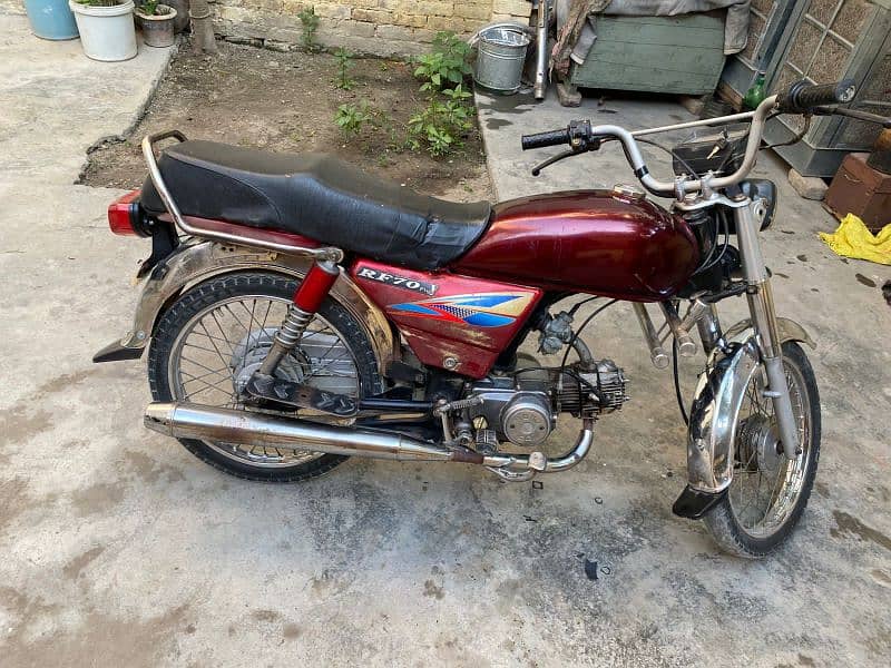 hero motorcycle ha or pindi ka number laga huwa 1