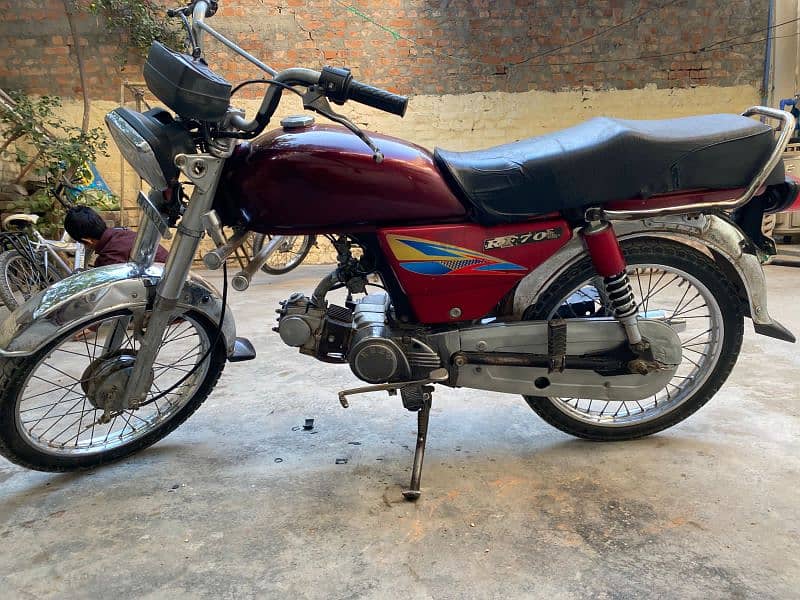 hero motorcycle ha or pindi ka number laga huwa 2