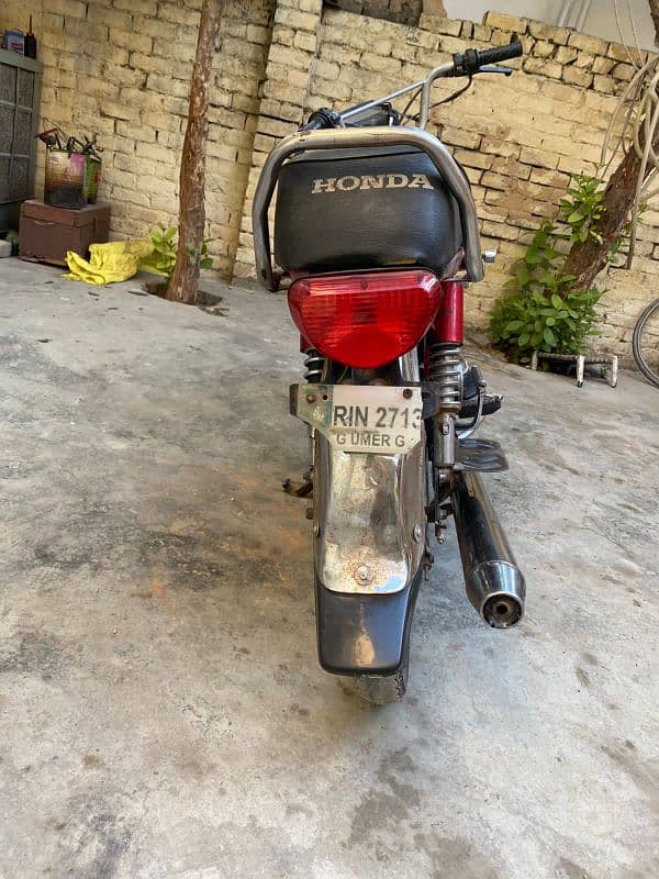 hero motorcycle ha or pindi ka number laga huwa 5