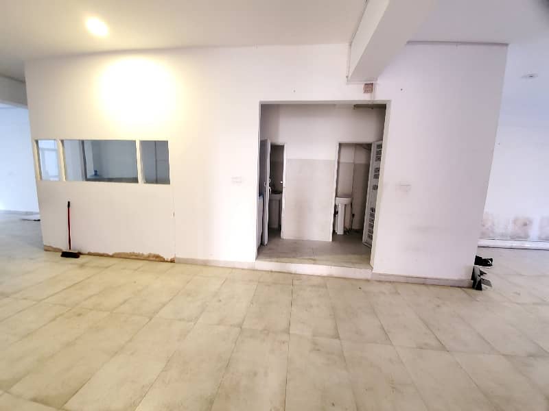 2200 Sq Feet Space For Rent On Prime Location 1