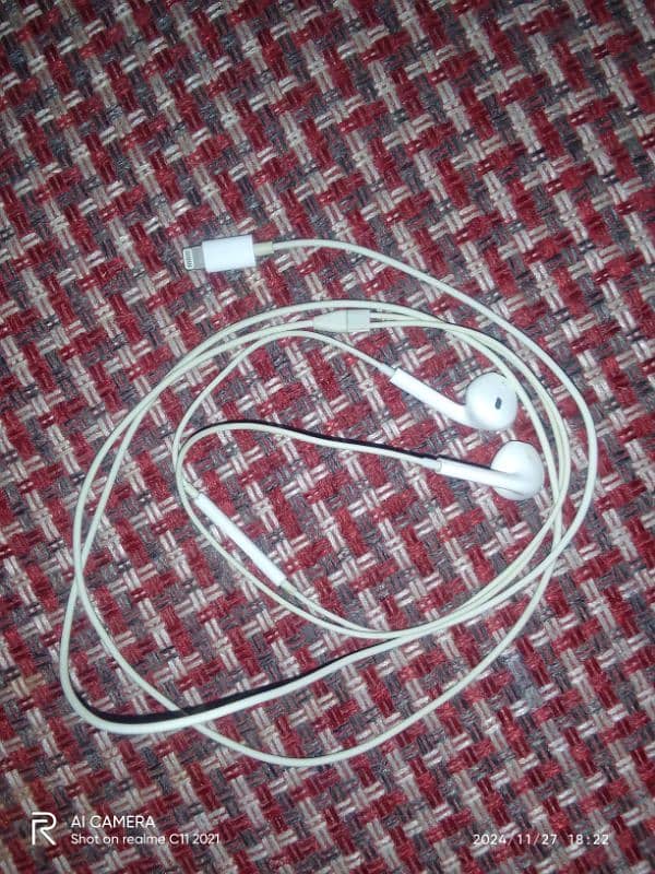 Original Apple earphones 1