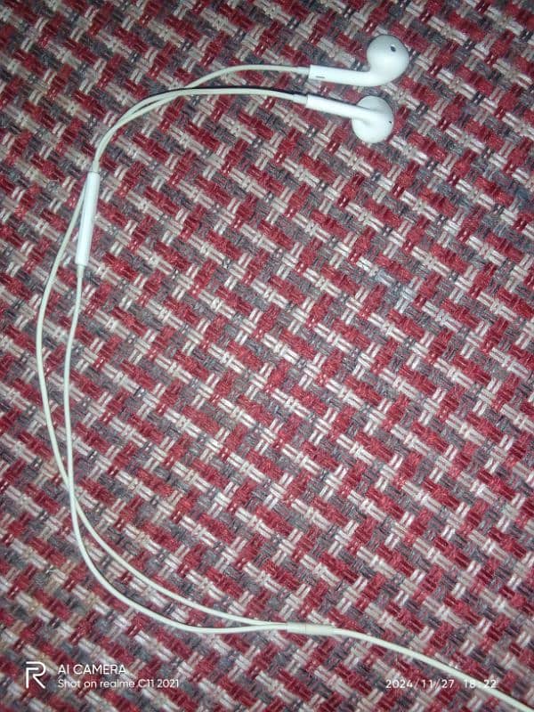 Original Apple earphones 2