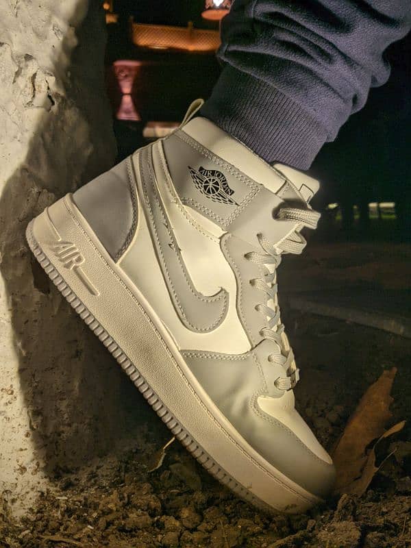 Air Jordan 1 Mid  OG WHITE AND GREY 1