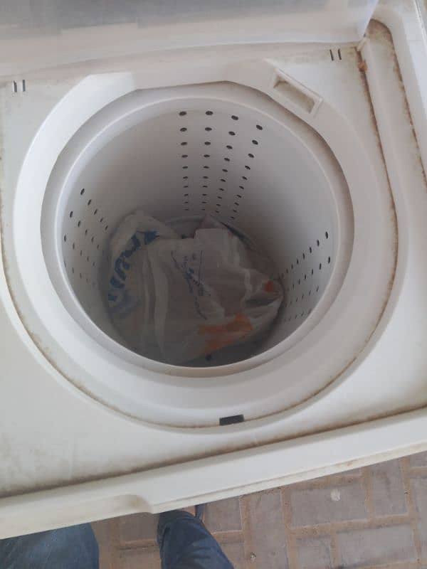 Pel Washing Machine with dryer 0