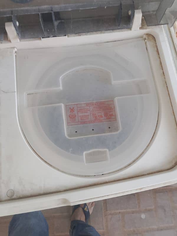 Pel Washing Machine with dryer 3