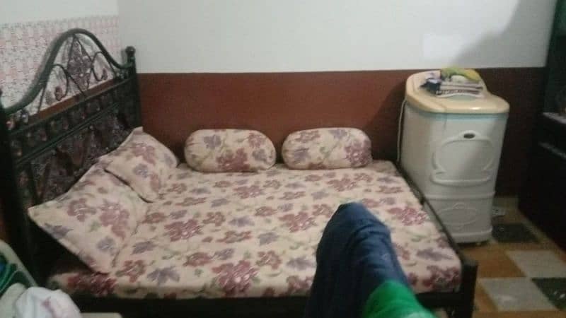 Iron bed set almari and devider 2