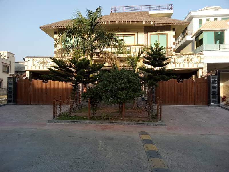 500 Sq Yards Triple Storey House Available For Sale in Multi 0