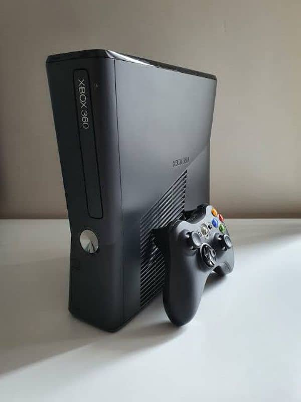 Xbox 360 not working condition with 2 controllers and cds 0