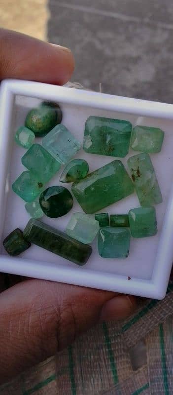 gemstone Emerald natural beautiful colour Afghanistan 0