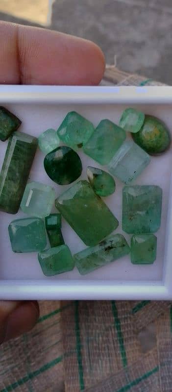 gemstone Emerald natural beautiful colour Afghanistan 1