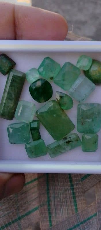 gemstone Emerald natural beautiful colour Afghanistan 2