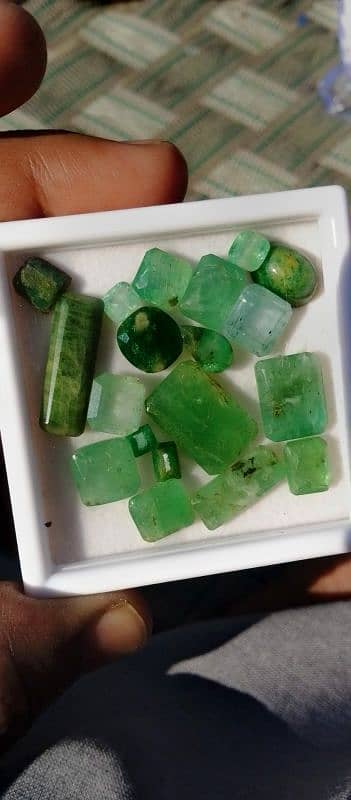 gemstone Emerald natural beautiful colour Afghanistan 3