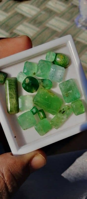 gemstone Emerald natural beautiful colour Afghanistan 4