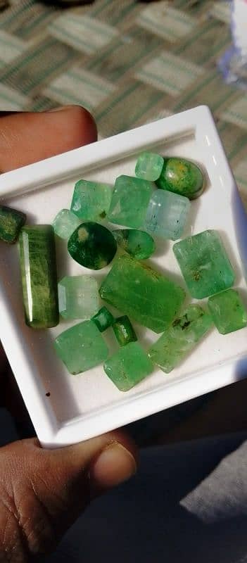 gemstone Emerald natural beautiful colour Afghanistan 6