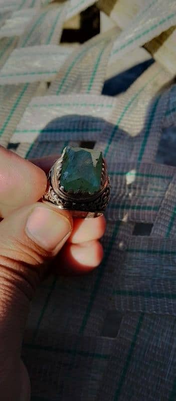 gemstone Emerald natural beautiful colour Afghanistan 7