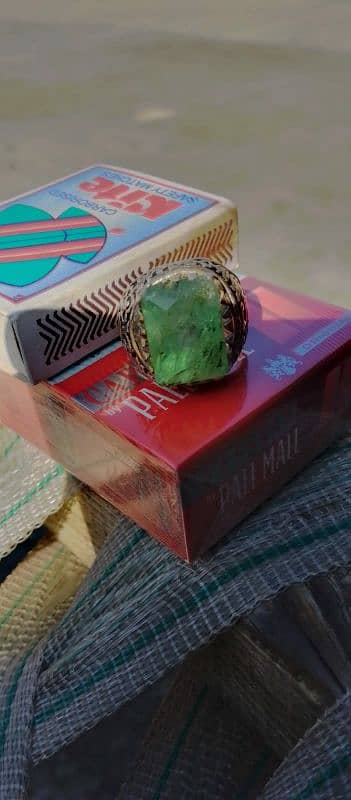 gemstone Emerald natural beautiful colour Afghanistan 12