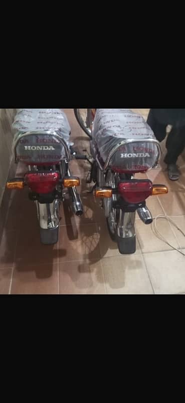 Honda CD 70 red 3