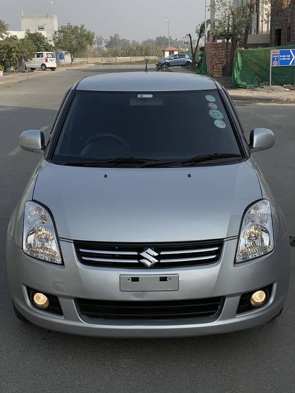 Suzuki Swift DLX 1.3 AUTOMATIC NAVIGATION 0