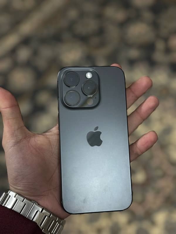 IPHONE 15 PRO ( black titanium ) 0