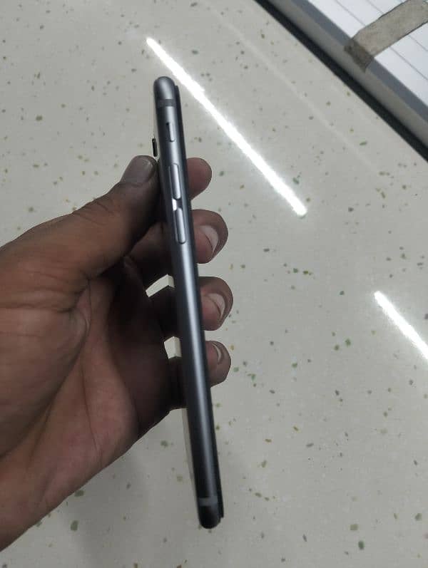 iPhone 6 for sale orgent 10.10 cundeshn non pta betrry health 100 3