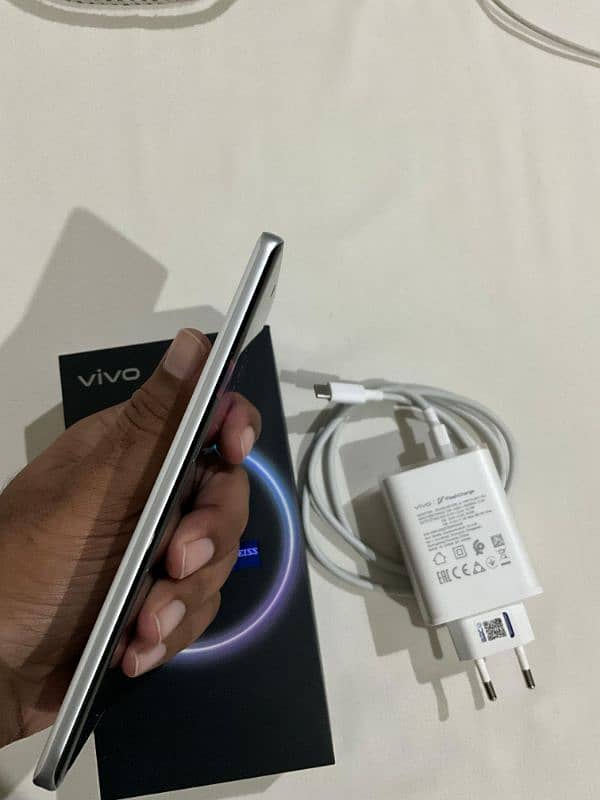 Vivo V40 1