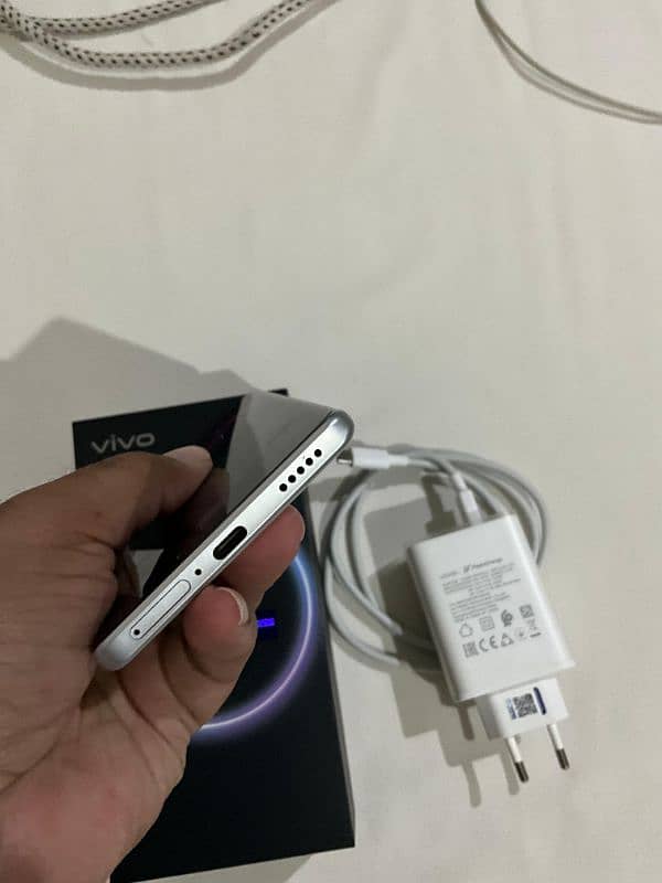 Vivo V40 2