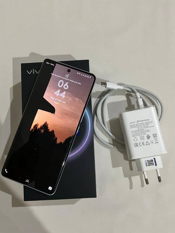 Vivo V40 4