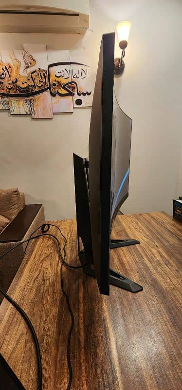 Lenovo G27c-30: 27'' Curved Gaming Monitor with 165Hz & 1ms Response 4